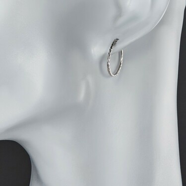 Серебряные классические серьги Кольца / Конго / Круглые/ Хаггисы с алмазной гранью, родий, 1,7 см