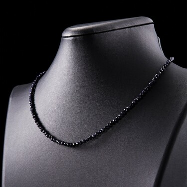 Женские бусы из темно-фиолетового авантюрина и ювелирного сплава, родирование