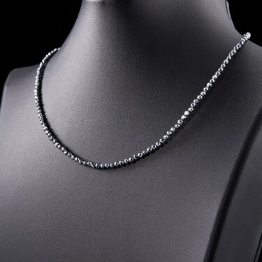 Женские бусы из темно-серого терагерца и ювелирного сплава, родирование