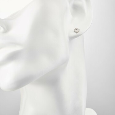 Серебряные серьги / Пусеты / Гвоздики с фианитом, родий