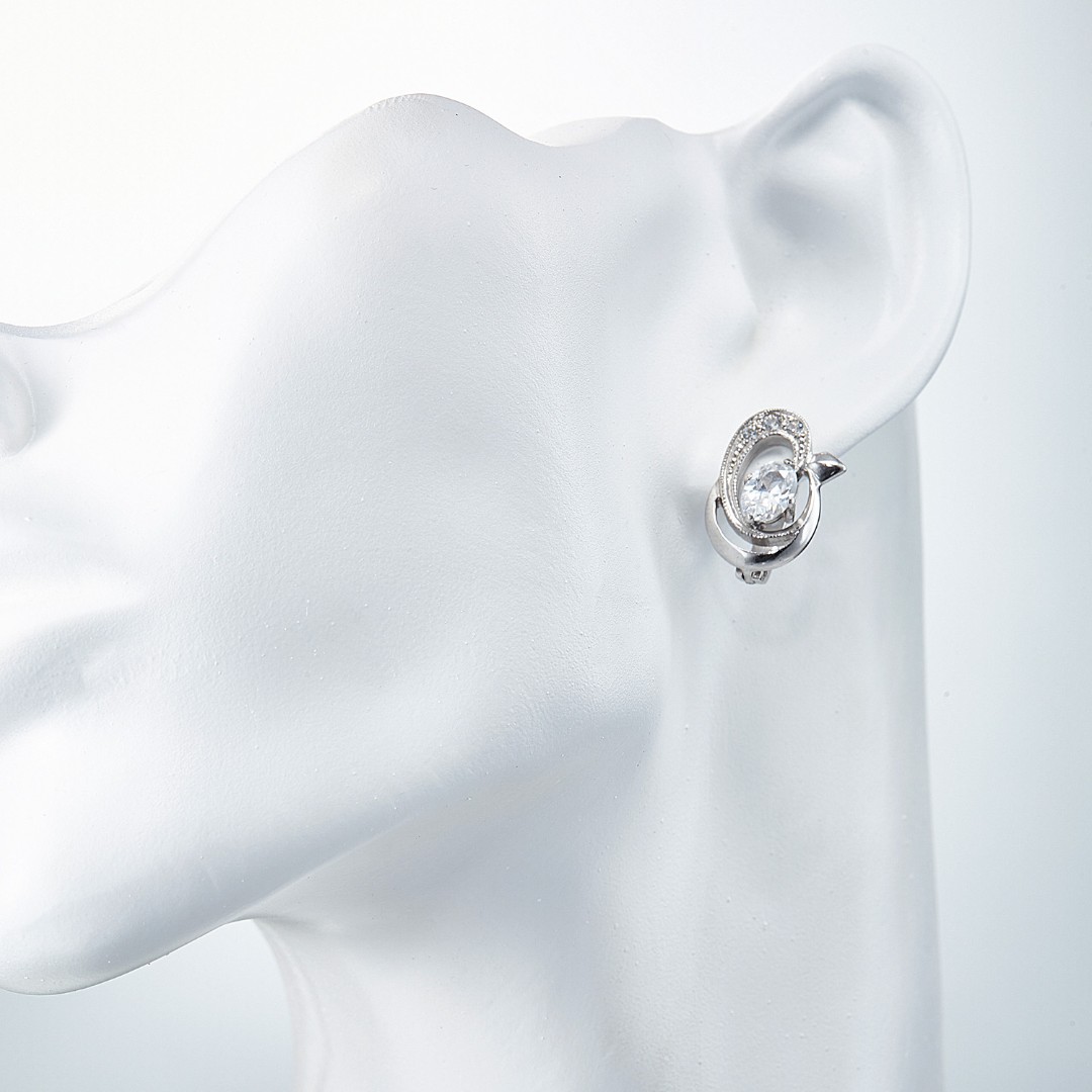 Серьги,Серебро,с вставкой Фианит Белая цвета,с замком Английский,РОССИЯ