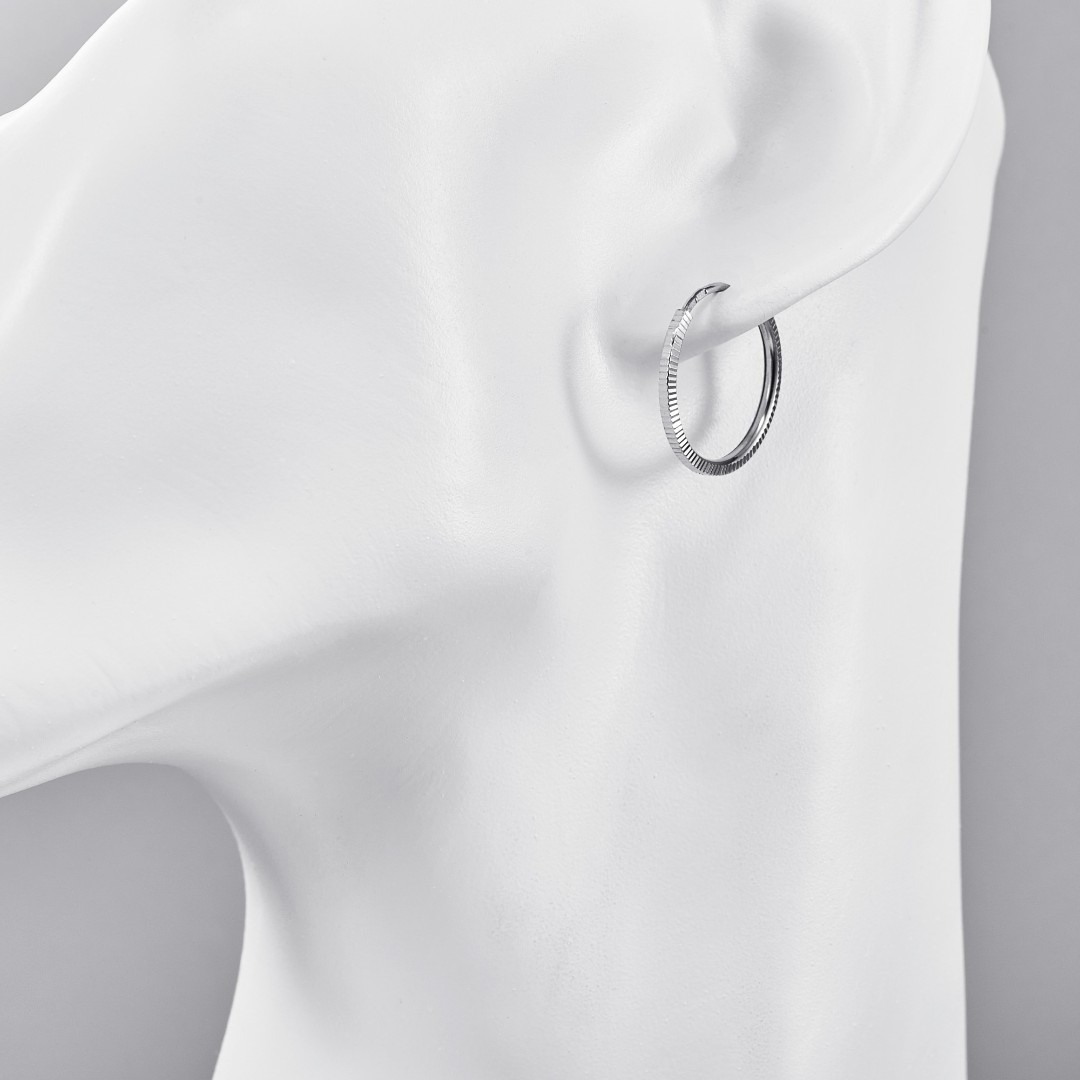 Серебряные классические серьги Кольца / Конго / Круглые / Хаггисы с алмазной гранью, родий, 1,5 см Серьги,Серьги Хаггис,Серебро,с вставкой Без вставок,с замком Кольцо,Конго,РОССИЯ