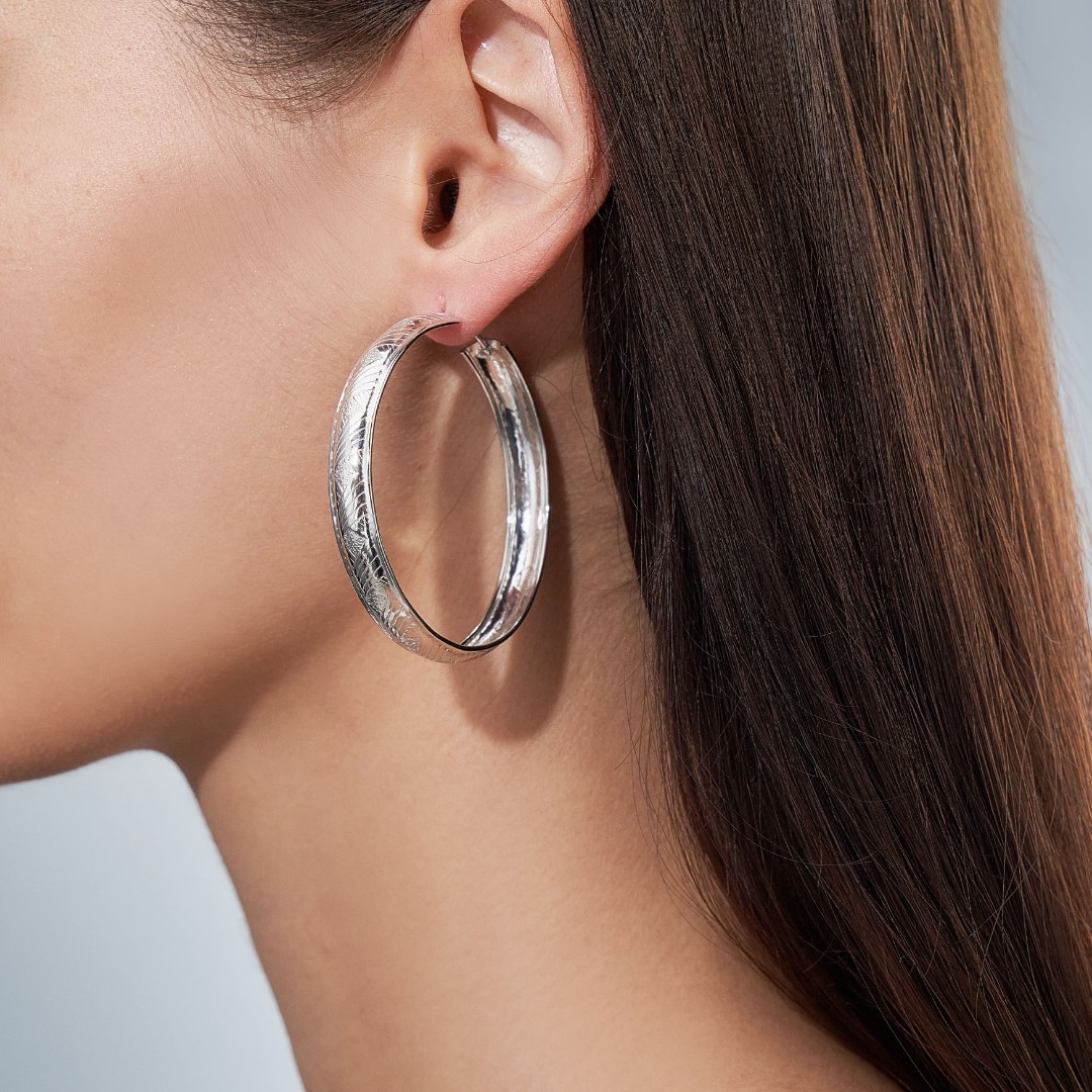 Серебряные широкие серьги Кольца / Конго / Круглые с алмазной насечекой, родий, диаметр 5 см Серьги,Серебро,с вставкой Без вставок,с замком Кольцо,Конго,РОССИЯ