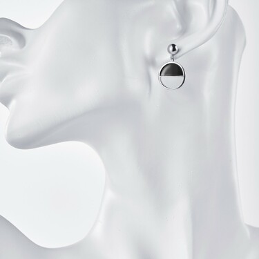 Серебряные серьги / Пусеты / Гвоздики с подвесками с черной эмалью, в родии