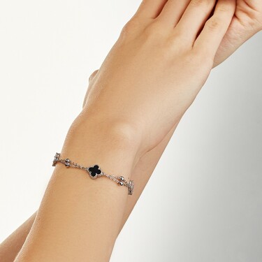 Серебряный женский браслет-цепочка с четырехлистником из агата, в родии