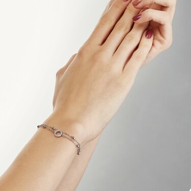 Серебряный женский браслет-цепочка с шариками и кргуом, инкрустированным кубическими циркониями , в