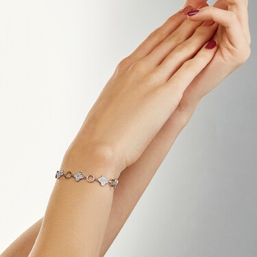 Серебряный женский браслет с четырехлистником с цирконием, в родии