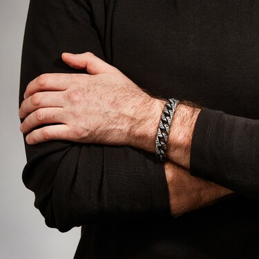 Серебряный мужской браслет, плетение Панцирь с узором, чернение ширина 1,3 см