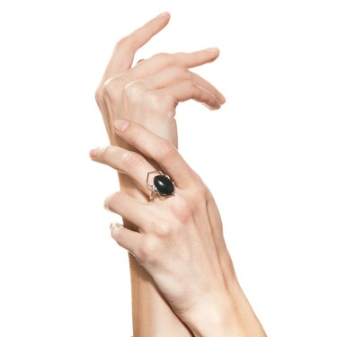 Серебряное кольцо с черным агатом, родий