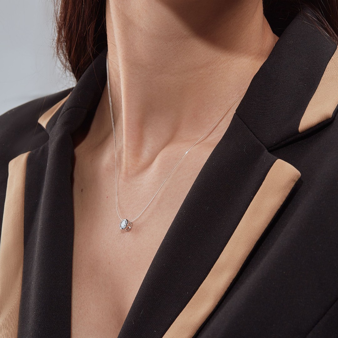 Колье-невидимка на леске с круглой серебряной подвеской с фианитом, в родии Колье,Серебро,с вставкой Фианит Белая цвета,с замком Карабинный,ГОНКОНГ