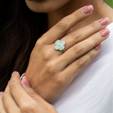 Серебряное кольцо Клевер / Четырехлистник с Натуральным светлым Перламутром 14мм, платинирование