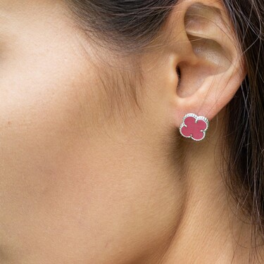 Серебряные серьги Клевер / Четырехлистник с Натуральным красным Кораллом 10мм, пусет, платирование