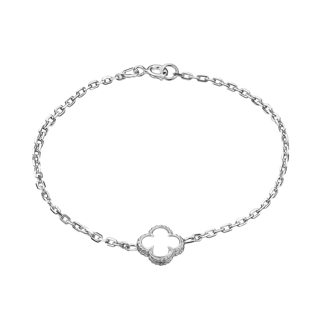 Браслет на руку,Серебро,Натуральный камень,с вставкой Перламутр натуральный Белая,Бежевый цвета,с замком Кольцо,РОССИЯ