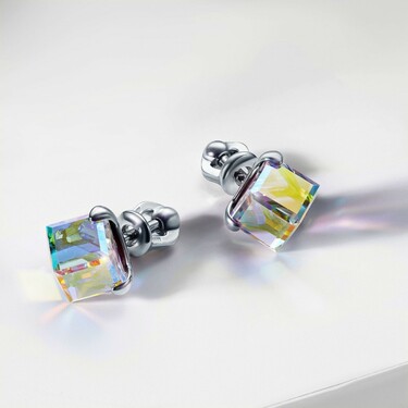 Серебряные серьги пусеты гвоздики Кубики с кристаллом Premium, Северное сияние, родий