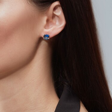 Серебряные серьги пусеты гвоздики Кубики с кристаллом Premium, Бермудский синий, родий
