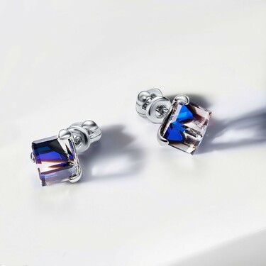 Серебряные серьги пусеты гвоздики Кубики с кристаллом Premium, Бермудский синий, родий