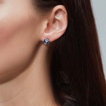 Серебряные серьги пусеты гвоздики Кубики с кристаллом Premium, Фиолетовый переливающийся, родий