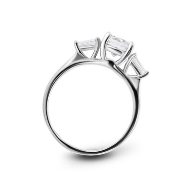 Серебряное женское помолвочное кольцо с фианитами