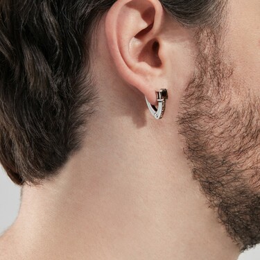 Серебряная мужская серьга с золотой вставкой и раухтопазом, чернение