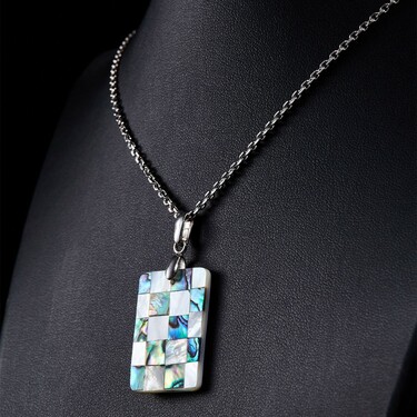 Серебряная прямоугольная подвеска с перламутром, бело-зеленая мозаика