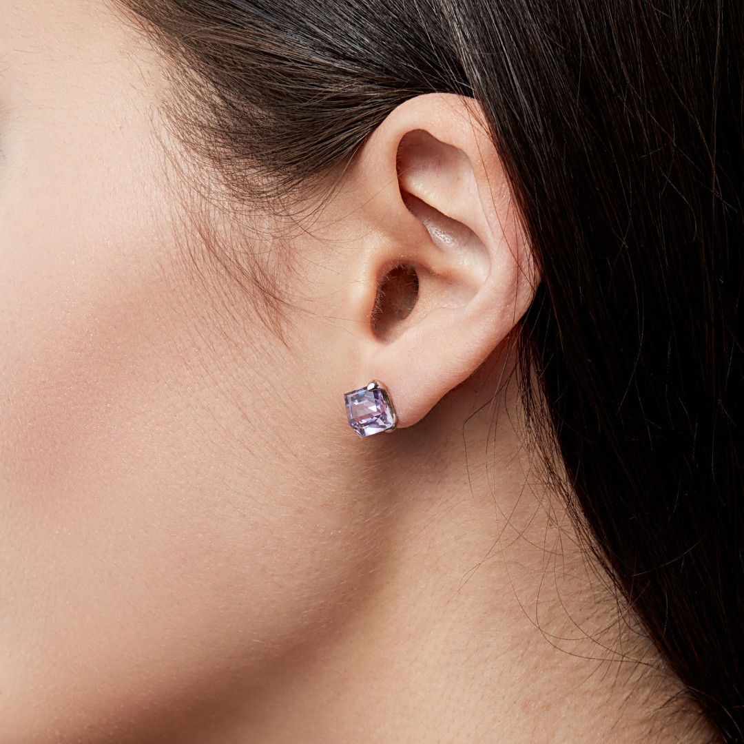 Серебряные серьги пусеты гвоздики Кубики с кристаллом Premium, светло-фиолетовый, родий Серьги Пусеты,Серебро,с вставкой Кристалл Сваровски Фиолетовая цвета,с замком Винтовой,РОССИЯ