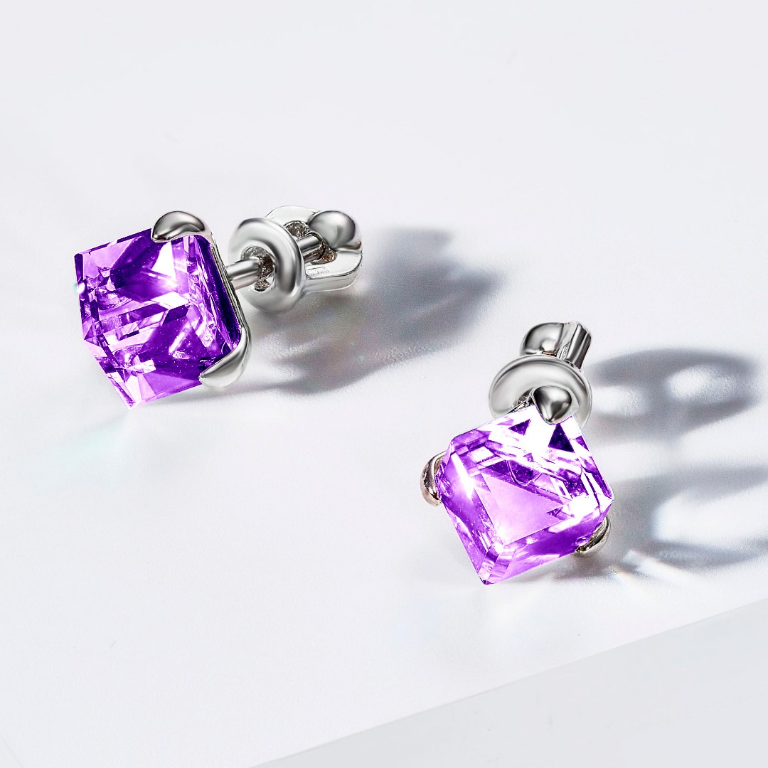 Серебряные серьги пусеты гвоздики Кубики с кристаллом Premium, светло-фиолетовый, родий Серьги Пусеты,Серебро,с вставкой Кристалл Сваровски Фиолетовая цвета,с замком Винтовой,РОССИЯ