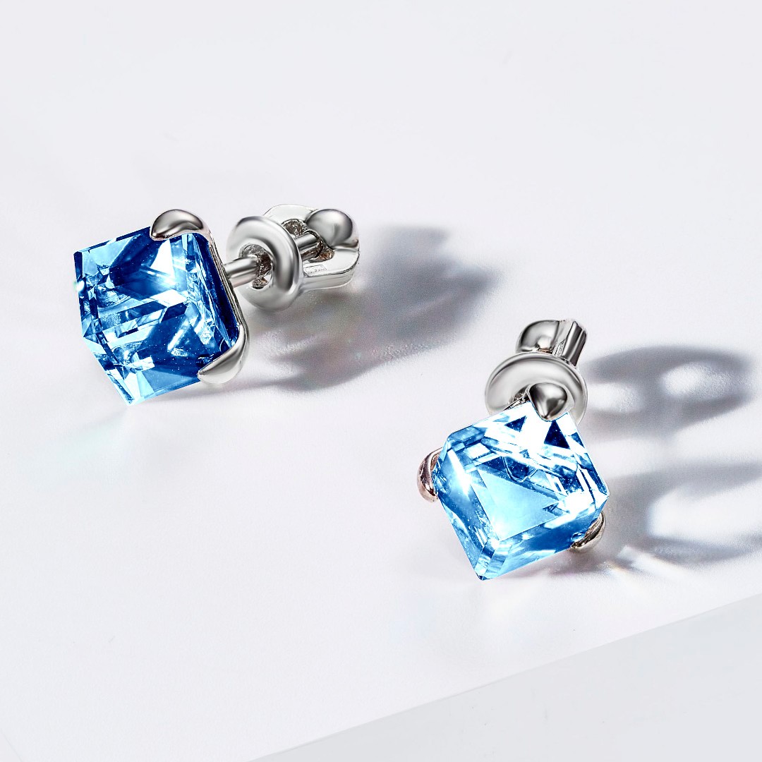Серьги Пусеты,Серебро,с вставкой Кристалл Сваровски Голубая цвета,с замком Винтовой,РОССИЯ