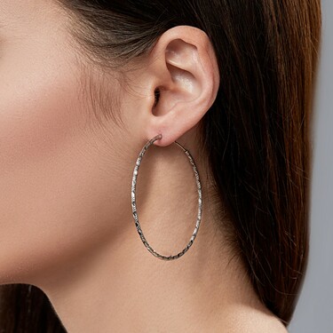 Серебряные фантазийные серьги Кольца / Конго / Круглые с алмазной гранью, диаметр 5,5см, родирование