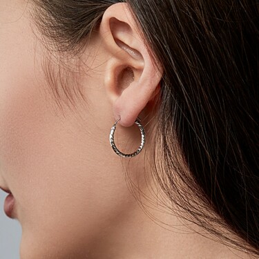 Серебряные фантазийные серьги Кольца / Конго / Круглые с алмазной гранью, диаметр 1,7см, родирование