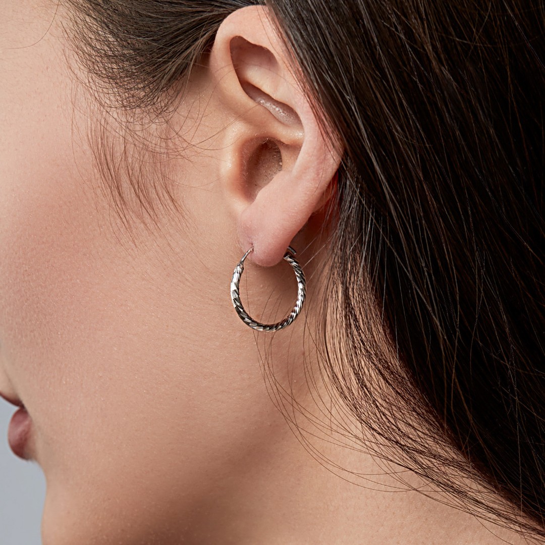 Серебряные фантазийные серьги Кольца / Конго / Круглые с алмазной гранью, диаметр 1,7см, родирование Серьги,Серебро,с вставкой Без вставок,с замком Конго,КИТАЙ