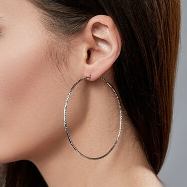 Серебряные фантазийные серьги Кольца / Конго / Круглые с алмазной гранью, диаметр 7 см, родирование