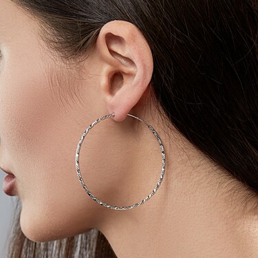 Серебряные фантазийные серьги Кольца / Конго / Круглые с алмазной гранью, диаметр 5 см, родирование