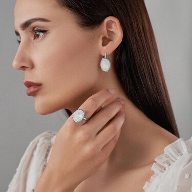 Серебряное кольцо с крупным кристаллом Premium, Лунный камень, родий